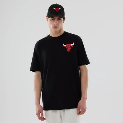 The model is wearing this NBA Logo Graphic Chicago Bulls T-Shirt in black. 1