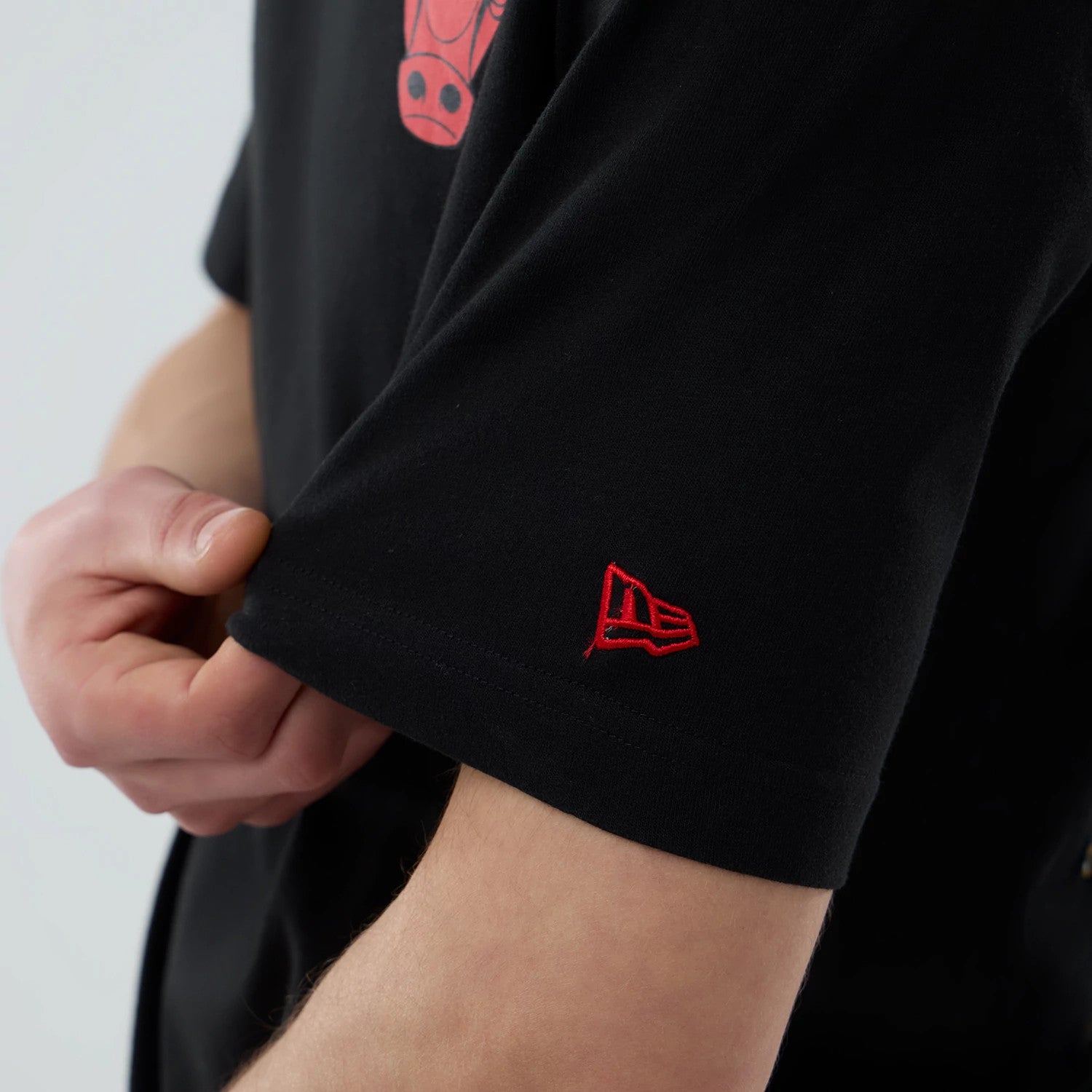The model is wearing this NBA Logo Graphic Chicago Bulls T-Shirt in black. 6