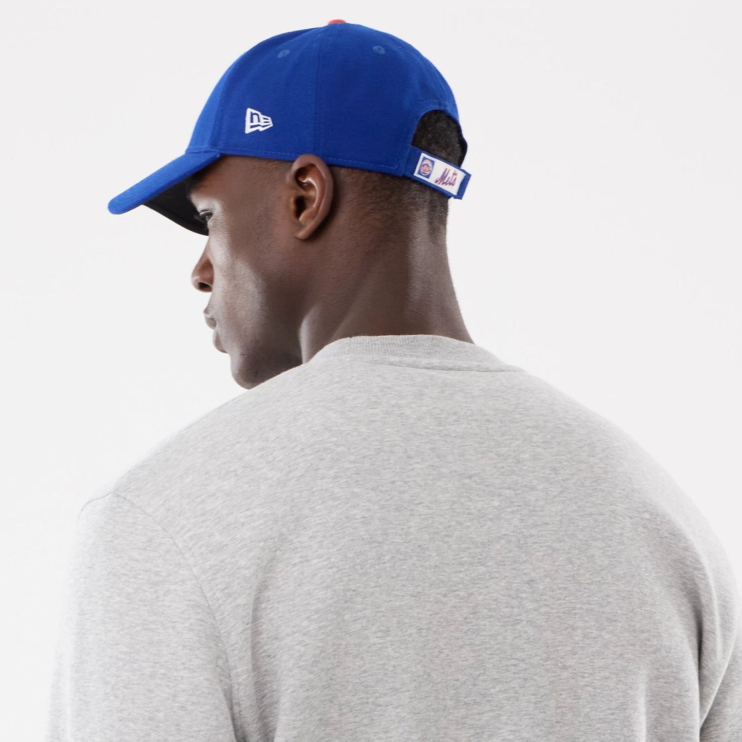The model is wearing this MLB Sport Classic New York Mets Crew Neck Sweater in grey. 5