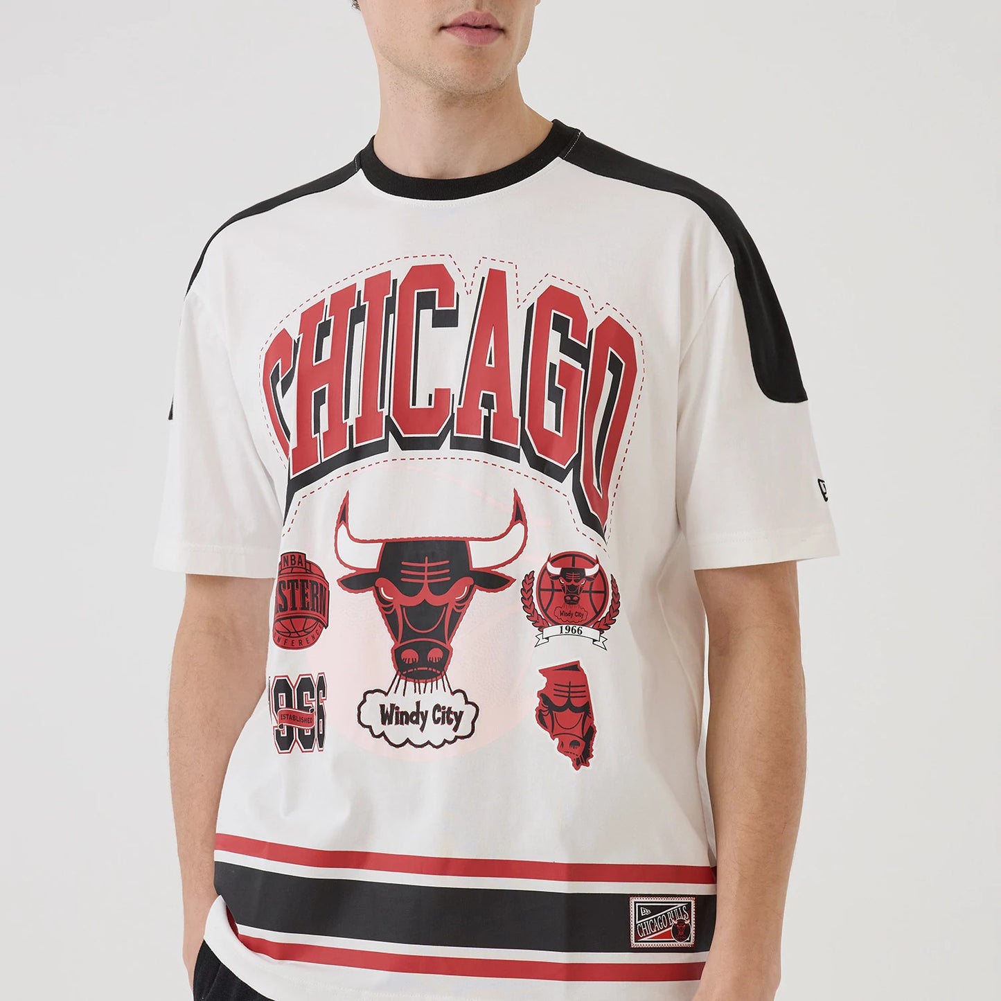 The model is wearing this NBA Sport Classic Chicago Bulls T-Shirt in white. 5