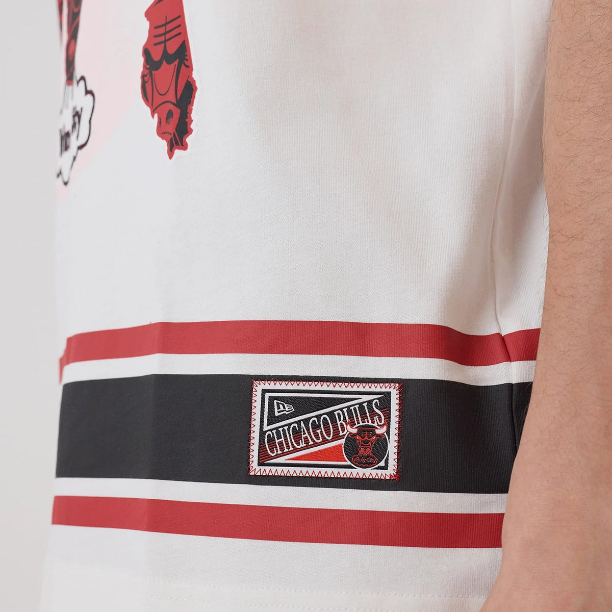 The model is wearing this NBA Sport Classic Chicago Bulls T-Shirt in white. 4