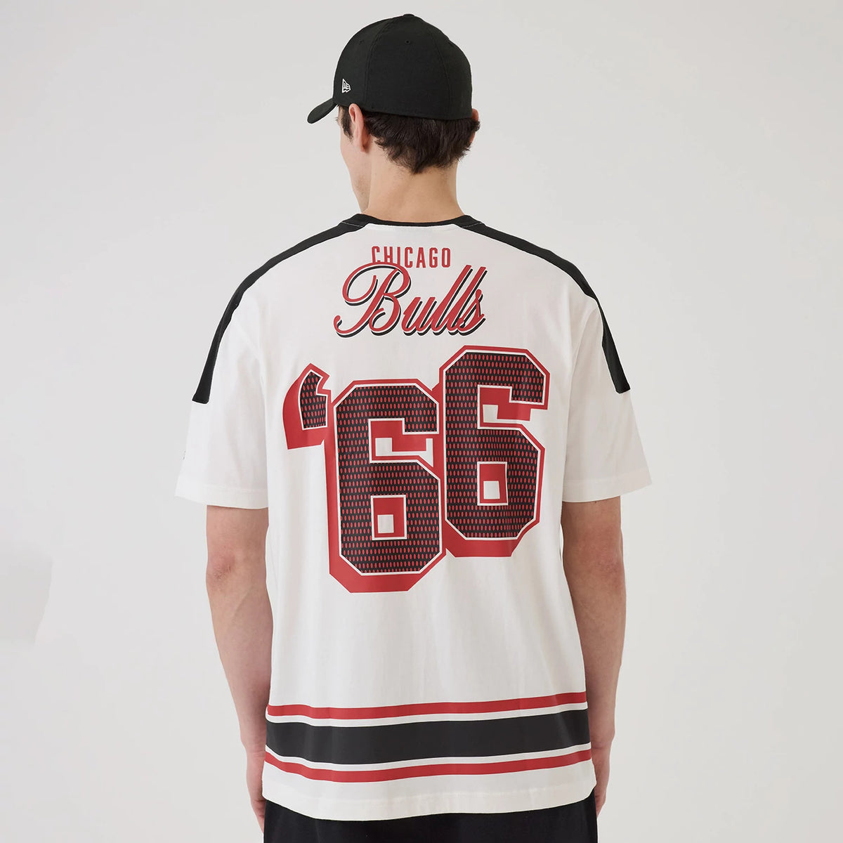 The model is wearing this NBA Sport Classic Chicago Bulls T-Shirt in white. 2