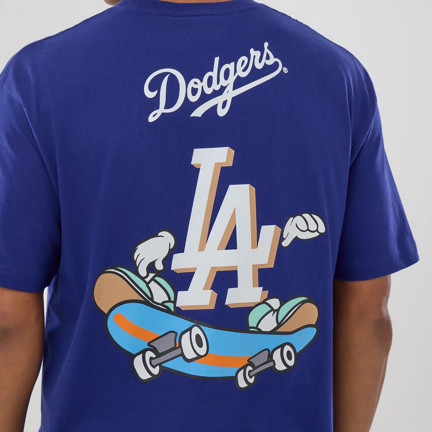 The model is wearing this MLB Graphic LA Dodgers T-Shirt in dark blue. 3