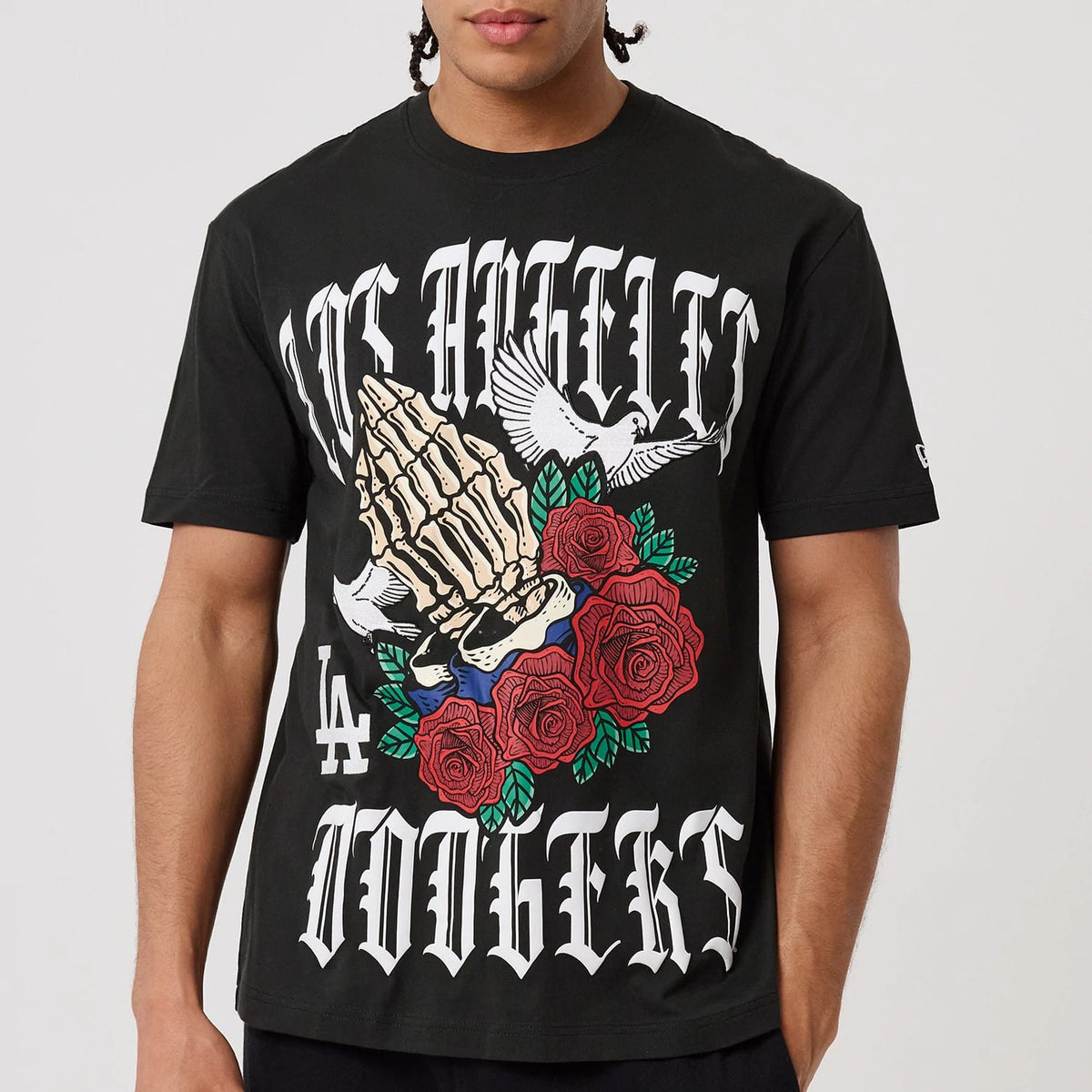 The model is wearing this MLB Script Graphic LA Dodgers T-Shirt in black. 3