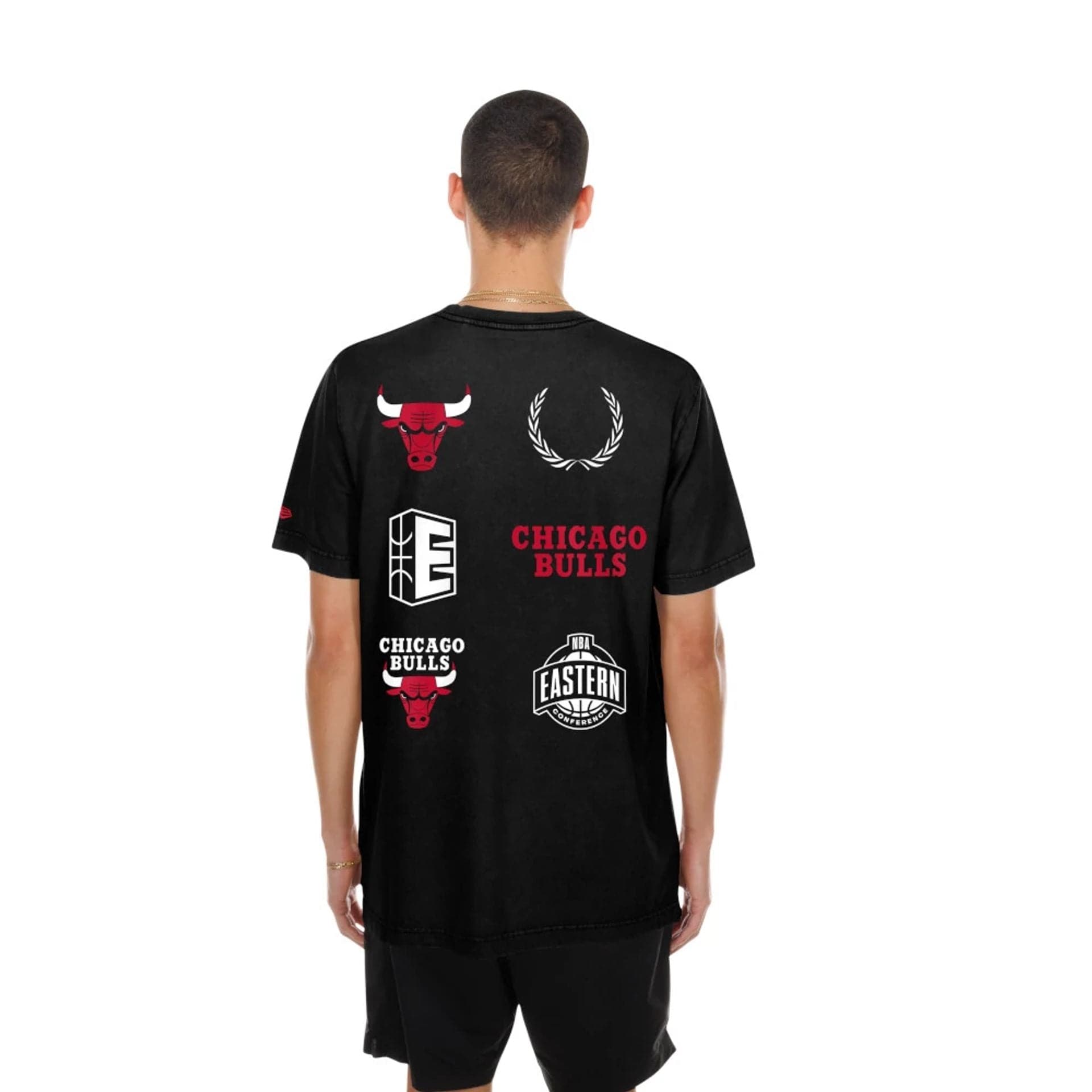 The model is wearing this NBA Match Chicago Bulls T-Shirt in black. 2