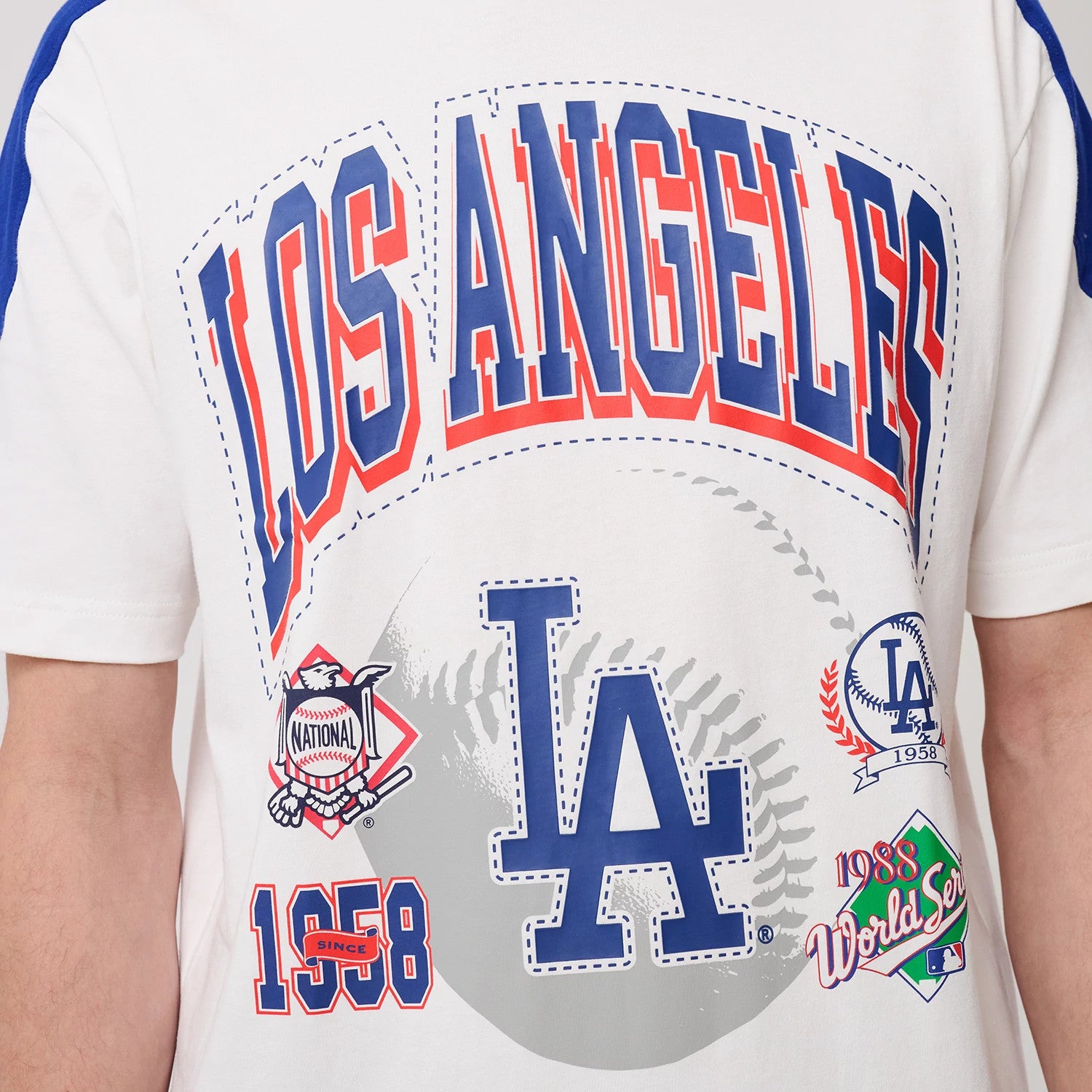 The model is wearing this MLB Sport Classic LA Dodgers T-Shirt in white. 3