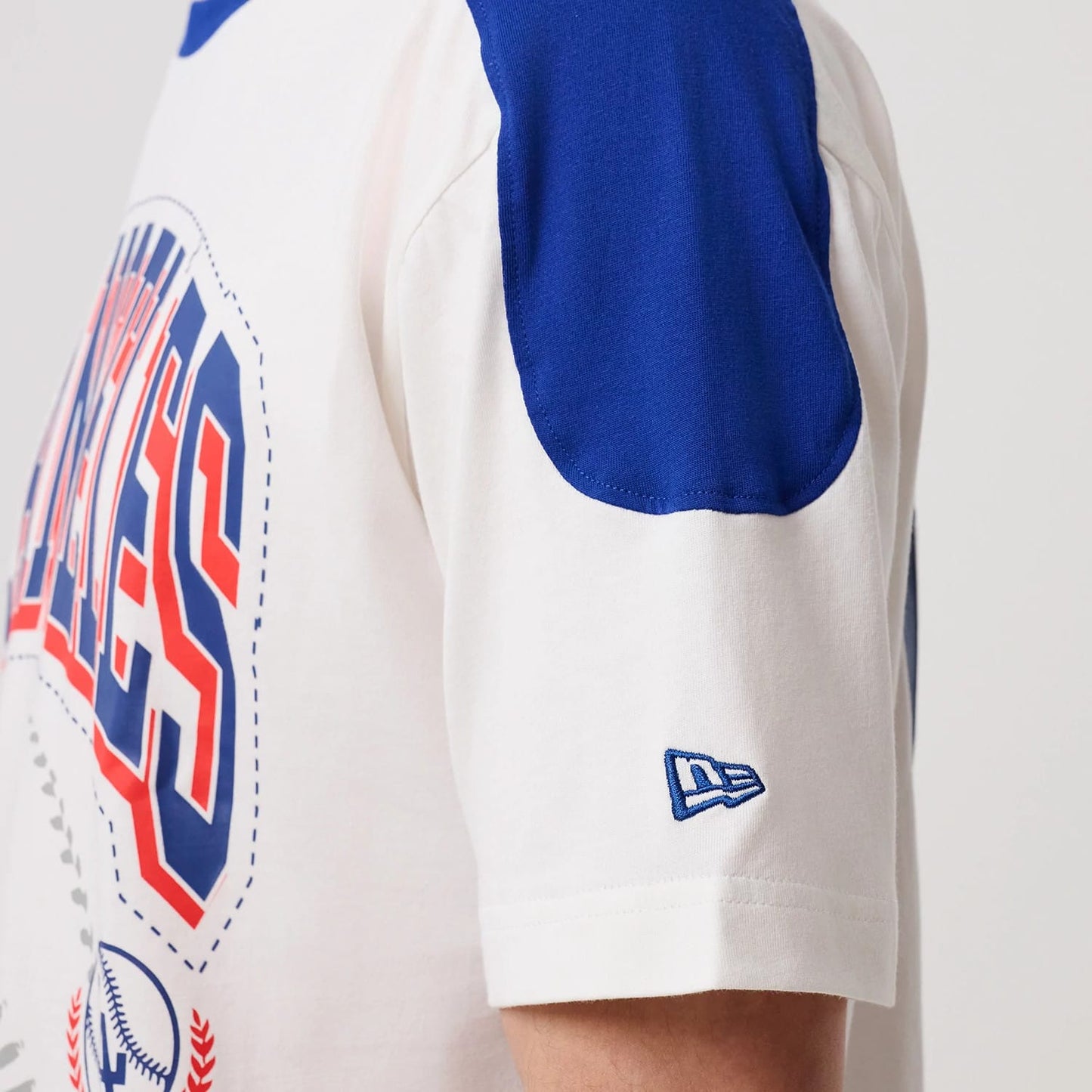 The model is wearing this MLB Sport Classic LA Dodgers T-Shirt in white. 5