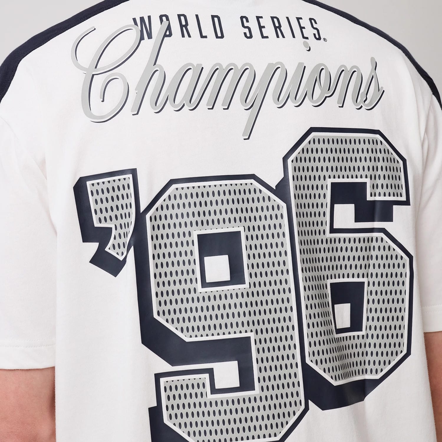 The model is wearing this MLB Sport Classic New York Yankees T-Shirt in white. 4