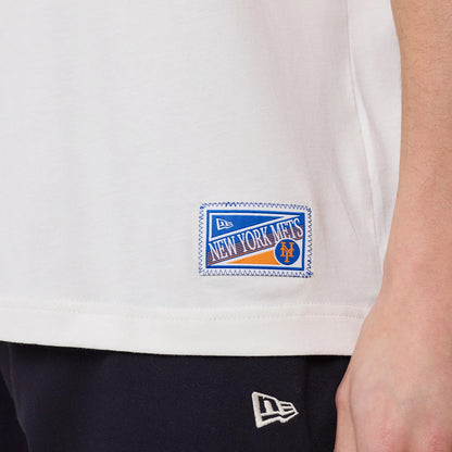 The model is wearing this MLB Sport Classic New York Mets T-Shirt in white. 5