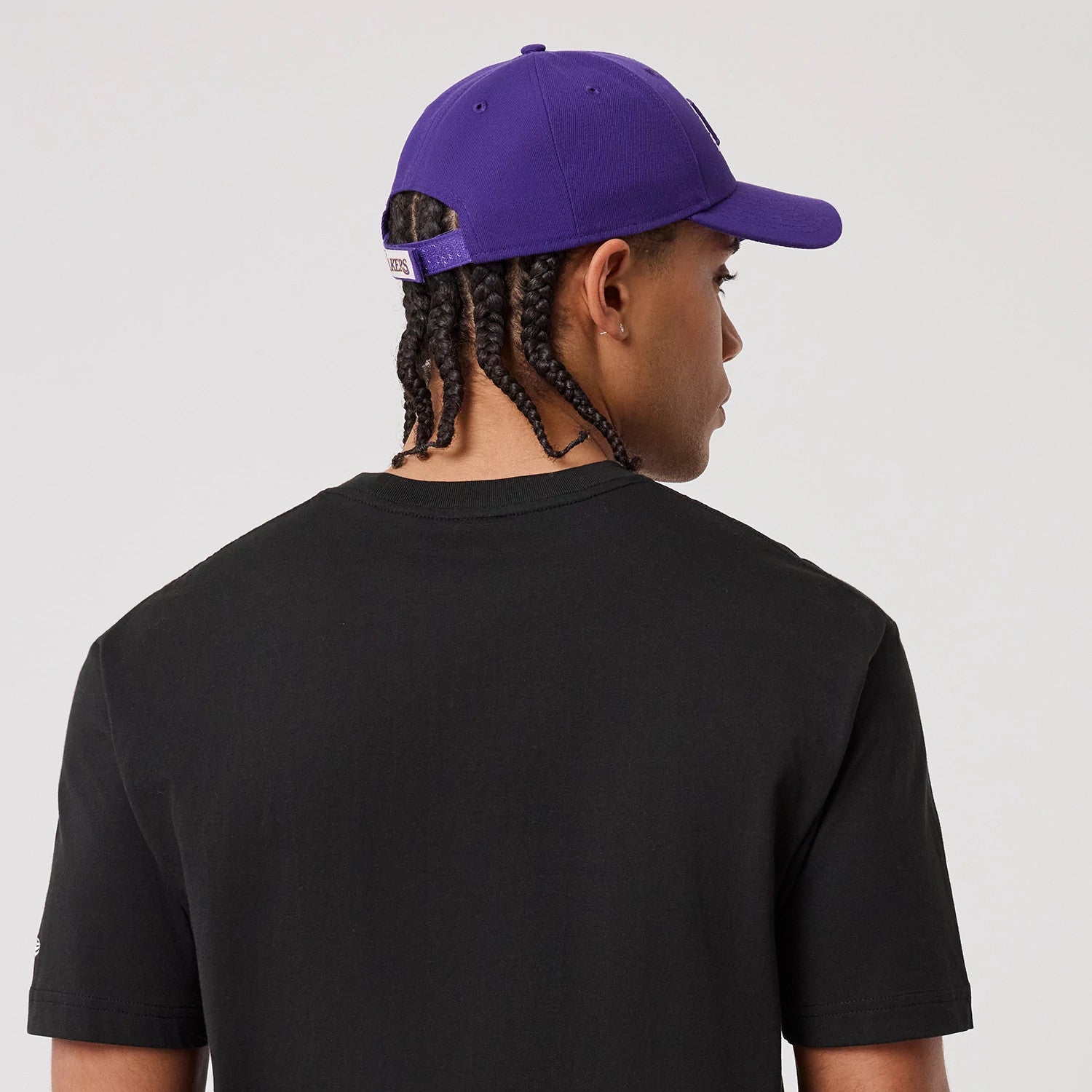 The model is wearing this NBA Sport Classic LA Lakers T-Shirt in black. 7