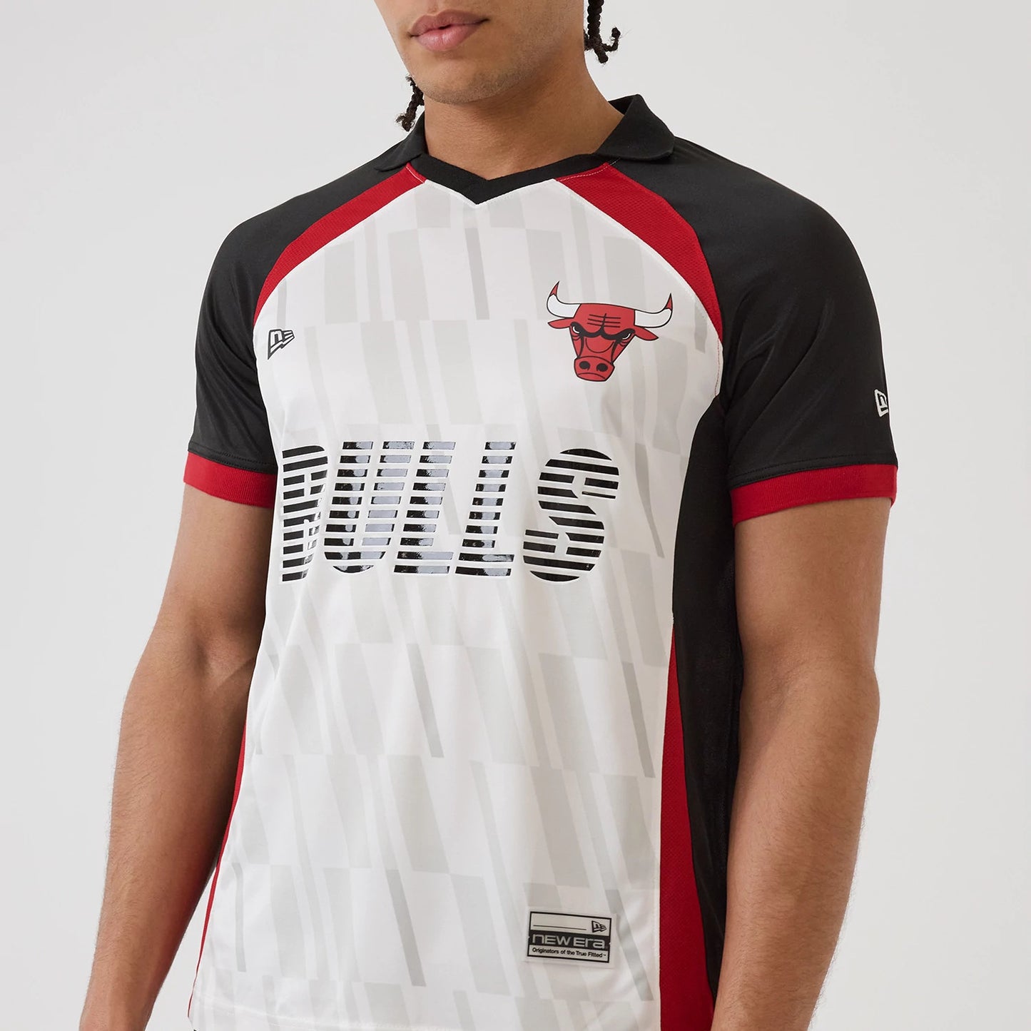 The model is wearing this NBA Match Chicago Bulls T-Shirt in white. 4