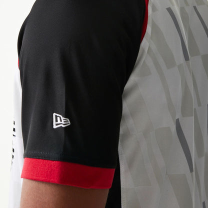 The model is wearing this NBA Match Chicago Bulls T-Shirt in white. 3