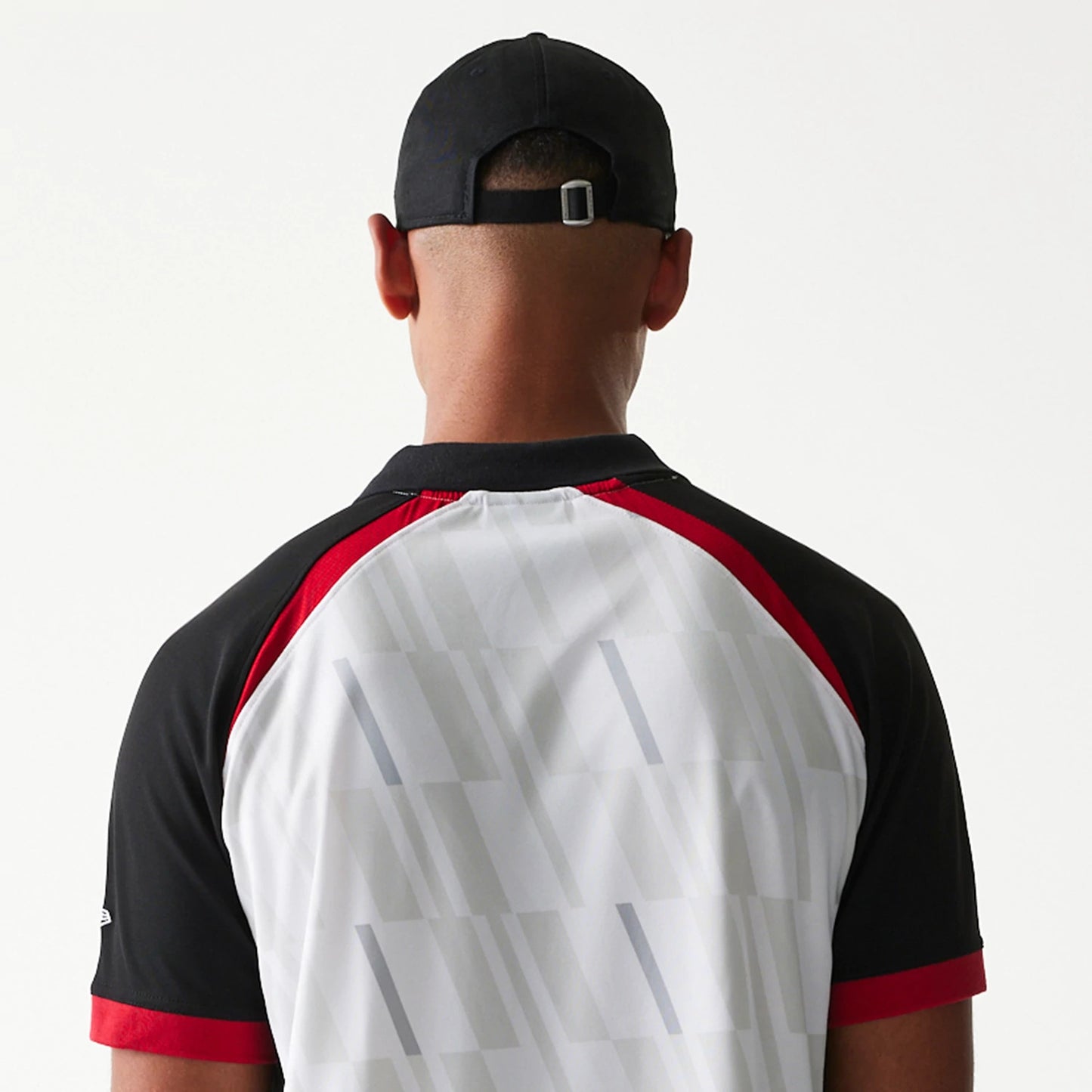 The model is wearing this NBA Match Chicago Bulls T-Shirt in white. 7