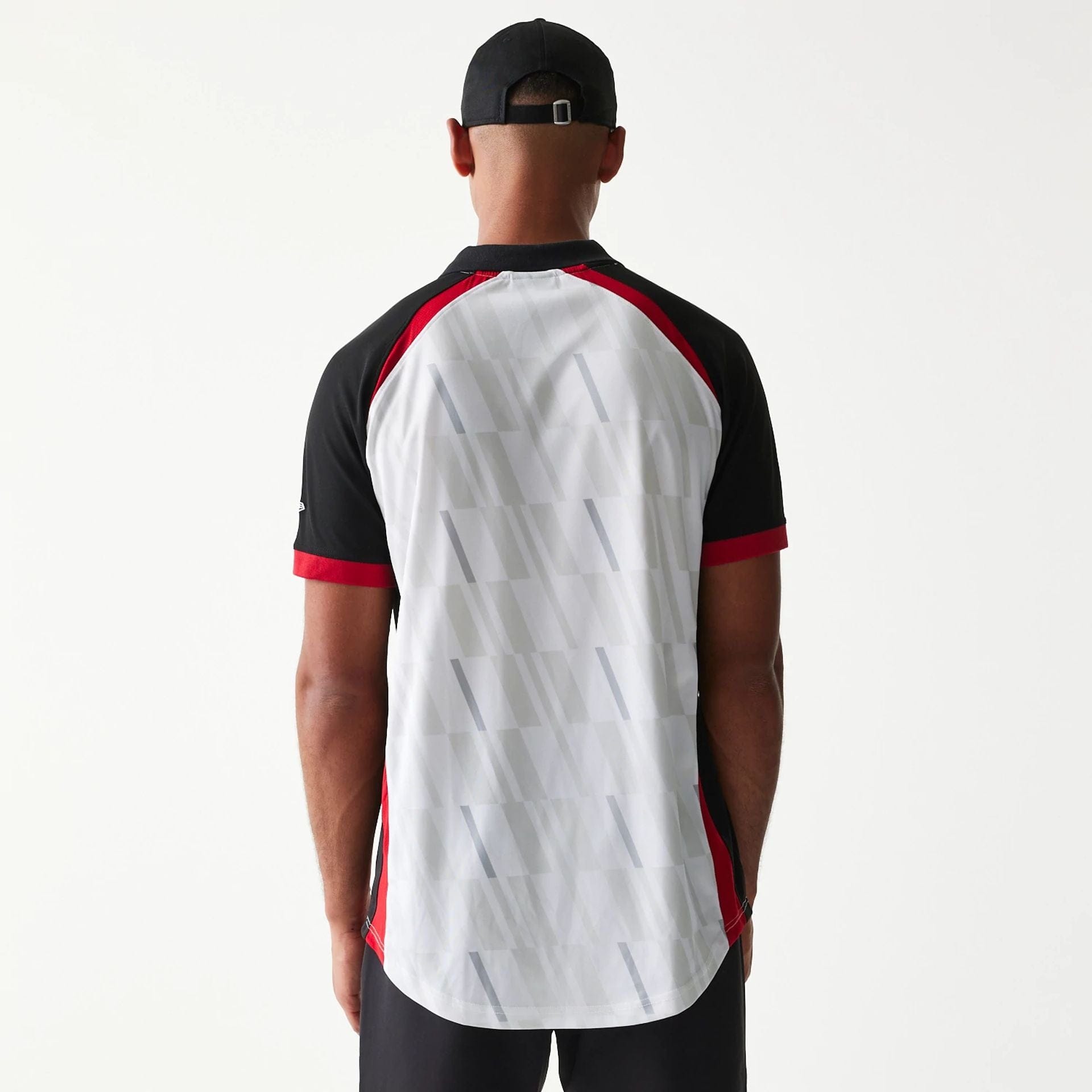 The model is wearing this NBA Match Chicago Bulls T-Shirt in white. 2