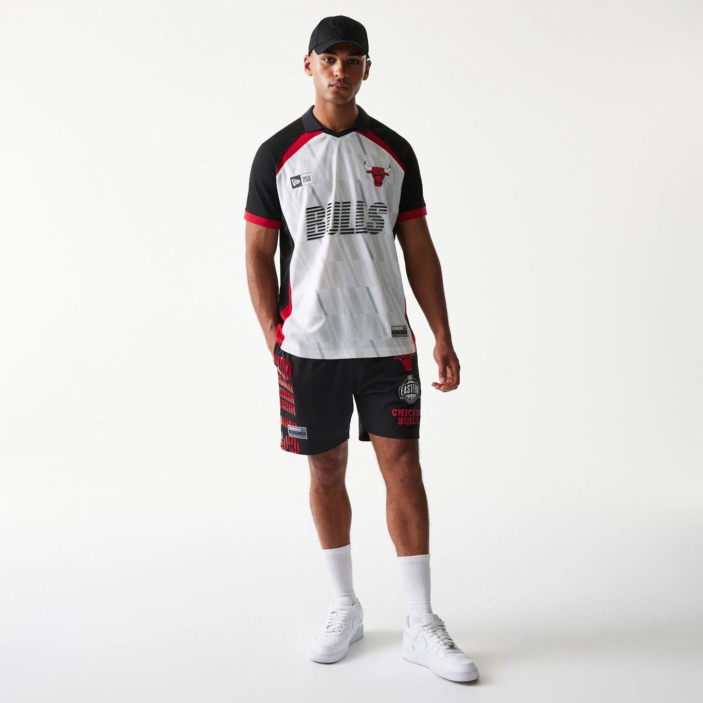 The model is wearing this NBA Match Chicago Bulls T-Shirt in white. 4