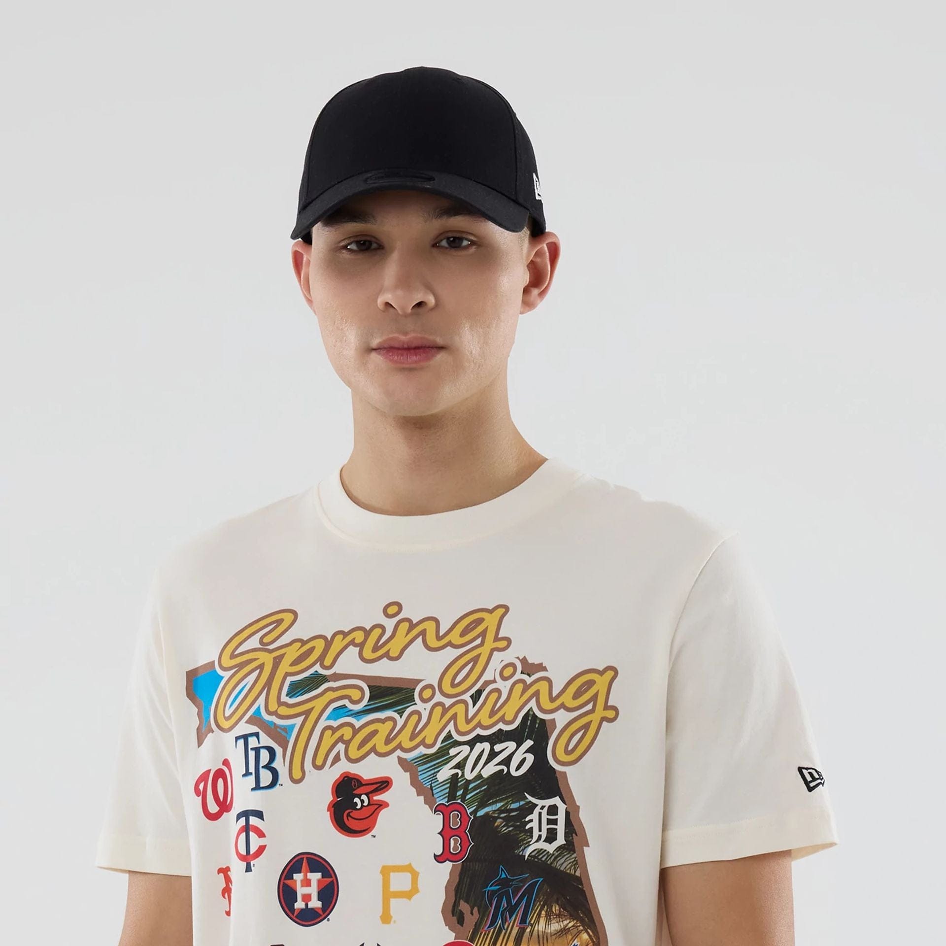 The model is wearing this MLB Spring Training 2026 Grapefruit League Logo T-Shirt in Cream. 6