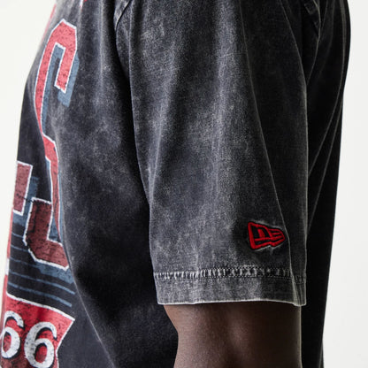 The model is wearing this NBA Chicago Bulls T-Shirt in black. 4