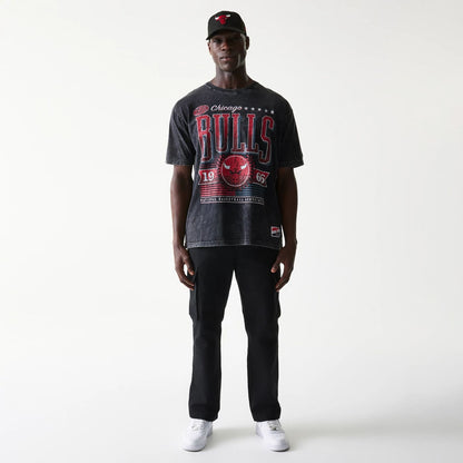 The model is wearing this NBA Chicago Bulls T-Shirt in black. 8