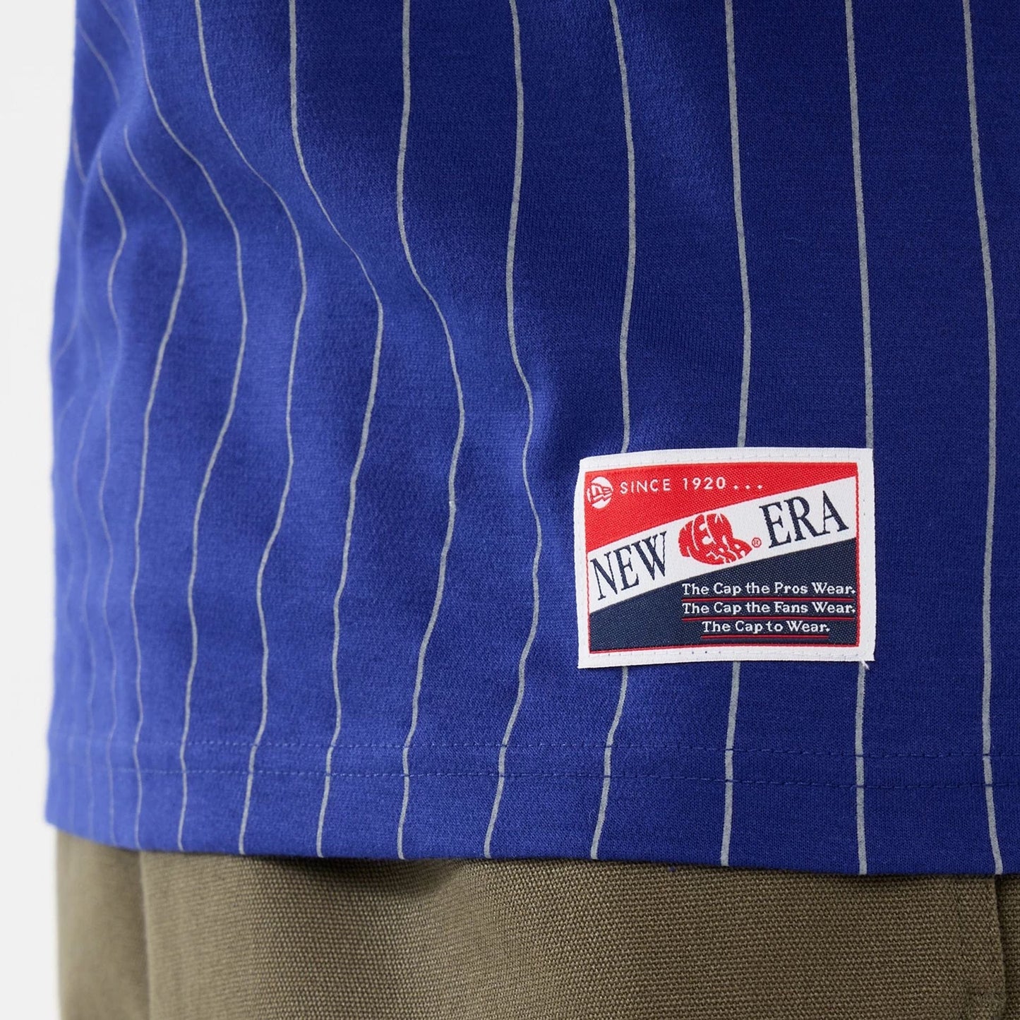 The model is wearing this MLB Pinstripe LA Dodgers T-Shirt in dark blue. 4