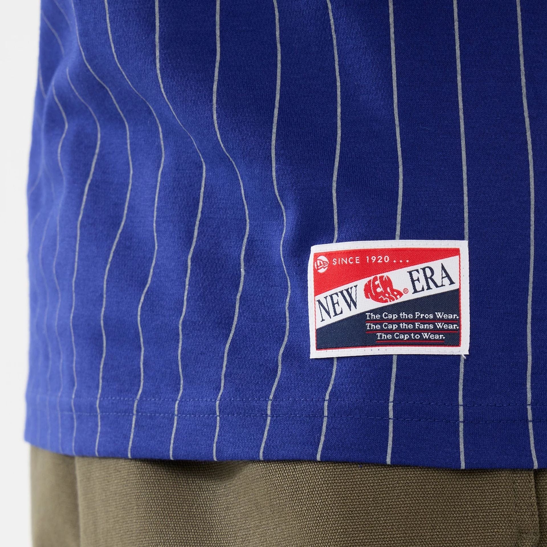 The model is wearing this MLB Pinstripe LA Dodgers T-Shirt in dark blue. 4