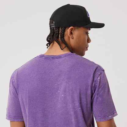 The model is wearing this NBA LA Lakers T-Shirt in purple. 5