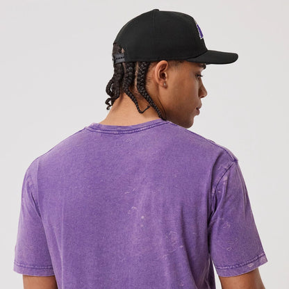 The model is wearing this NBA LA Lakers T-Shirt in purple. 5