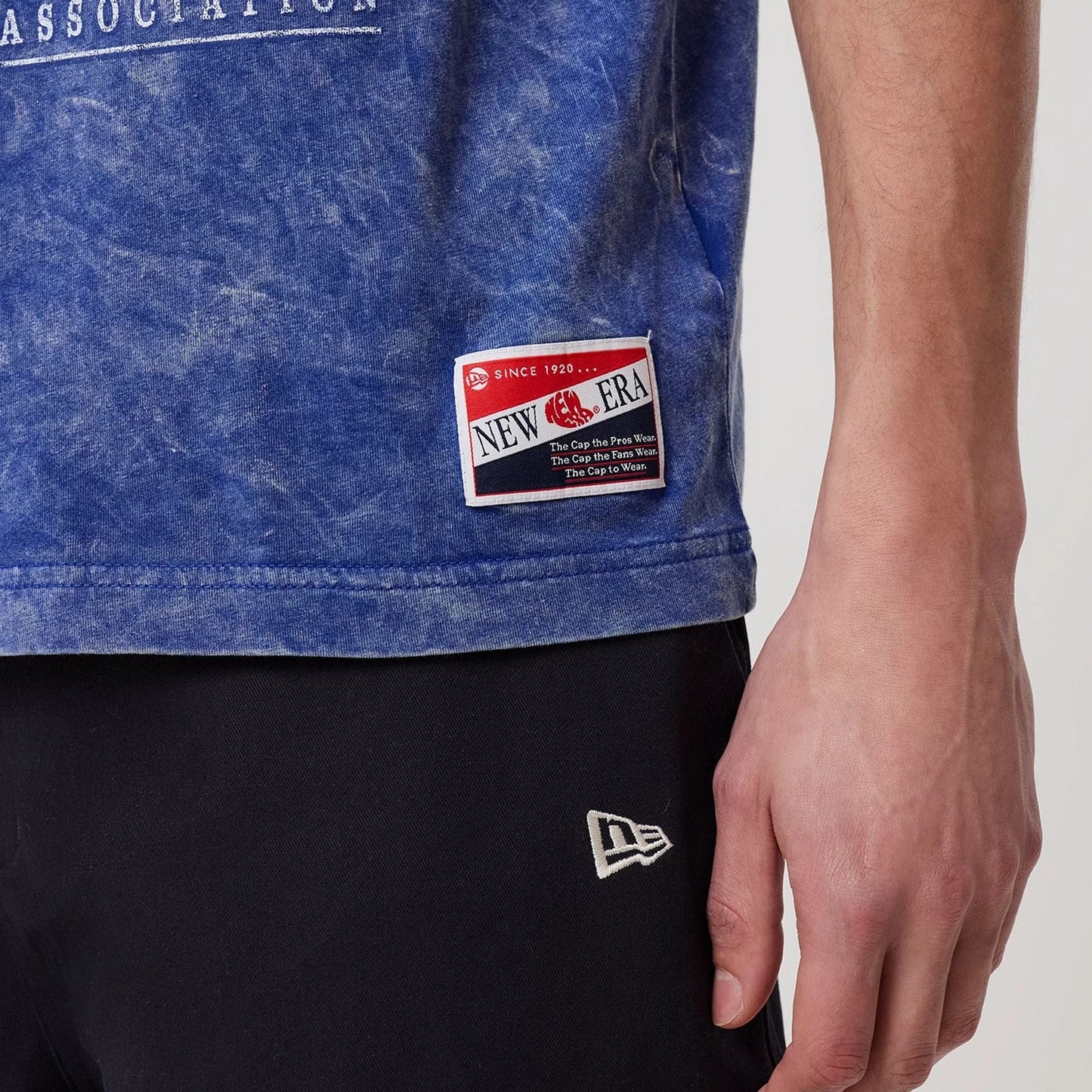 The model is wearing this NBA Oklahoma City Thunder T-Shirt in blue. 4