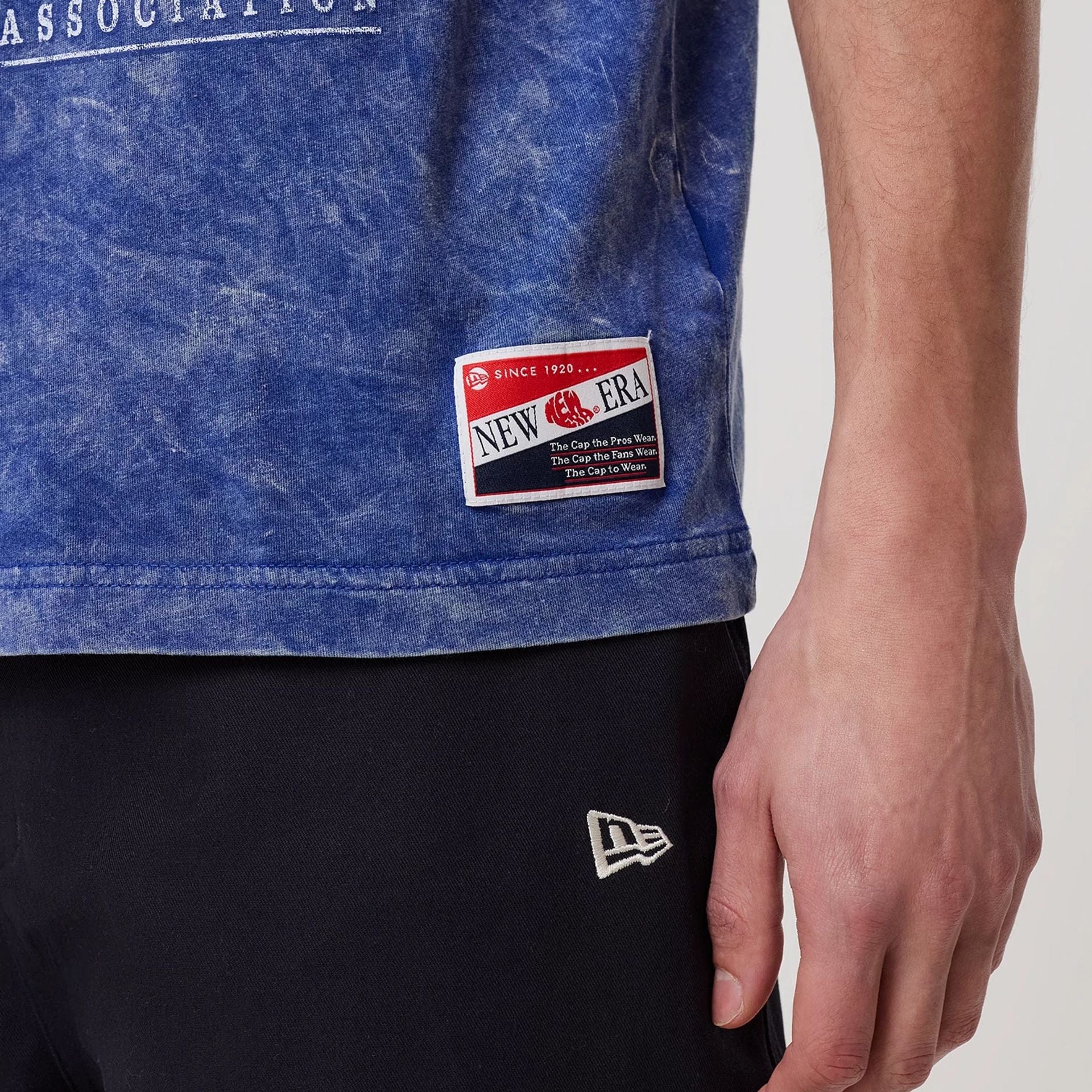 The model is wearing this NBA Oklahoma City Thunder T-Shirt in blue. 4