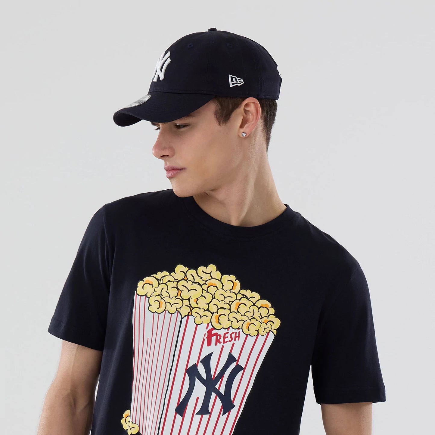 The model is wearing this MLB Popcorn New York Yankees T-Shirt in navy. 6