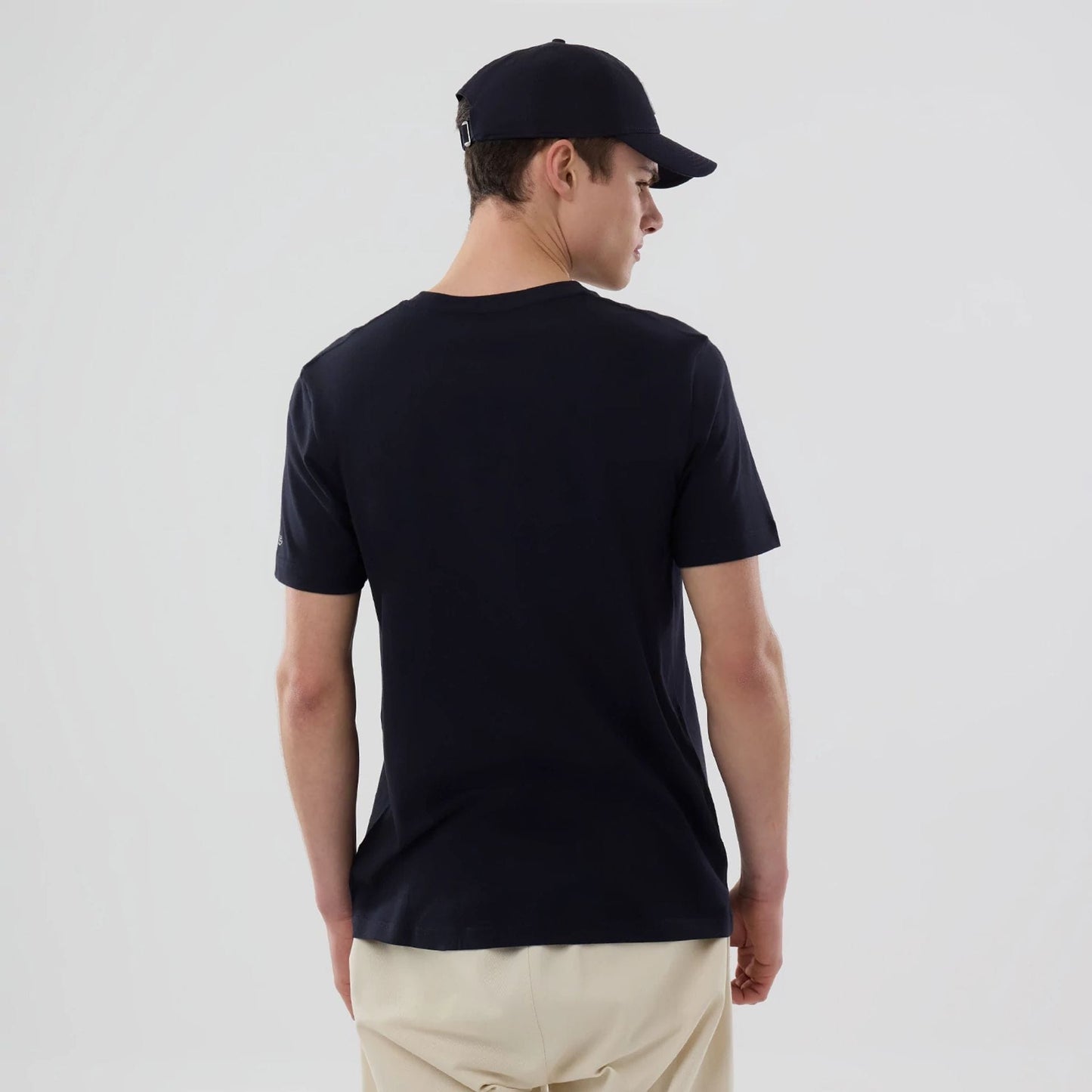 The model is wearing this MLB Popcorn New York Yankees T-Shirt in navy. 2