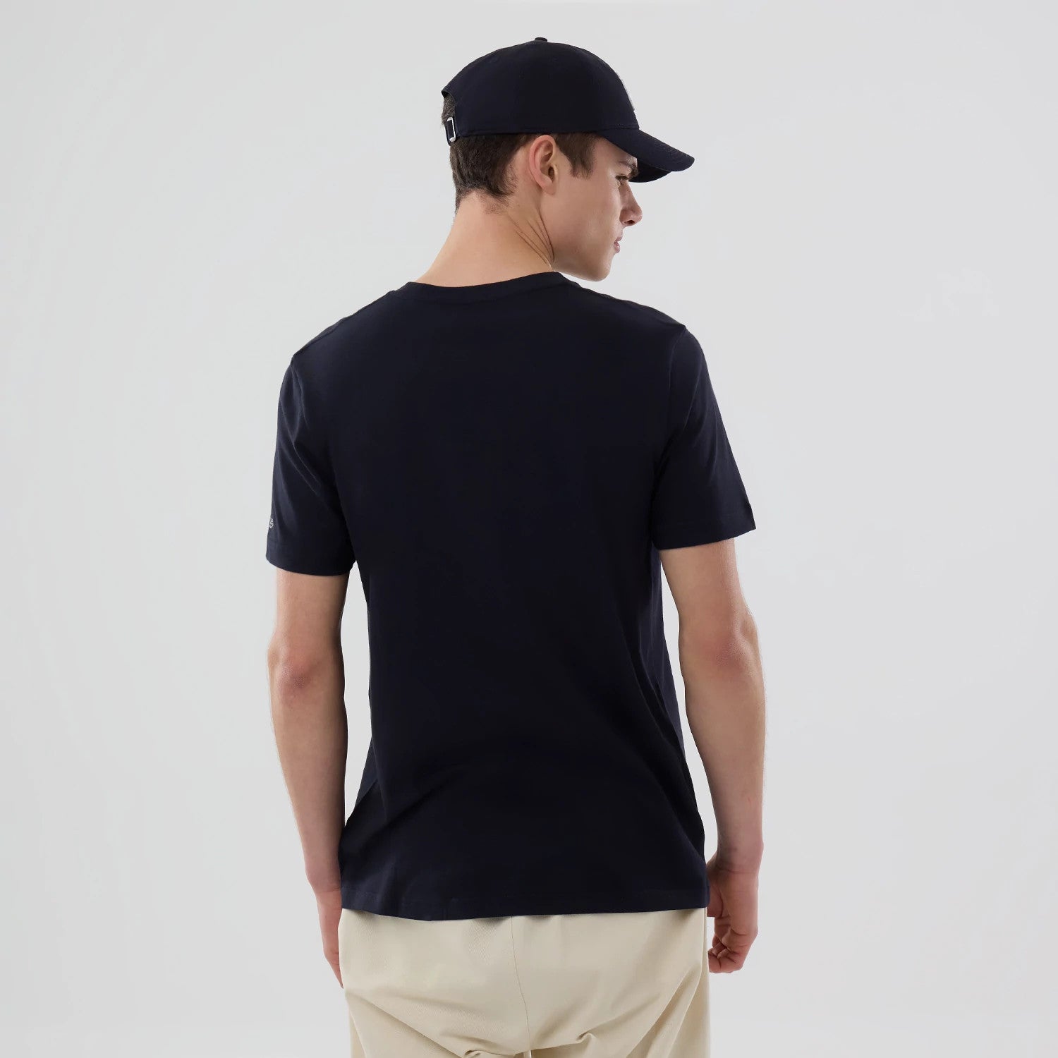 The model is wearing this MLB Popcorn New York Yankees T-Shirt in navy. 2