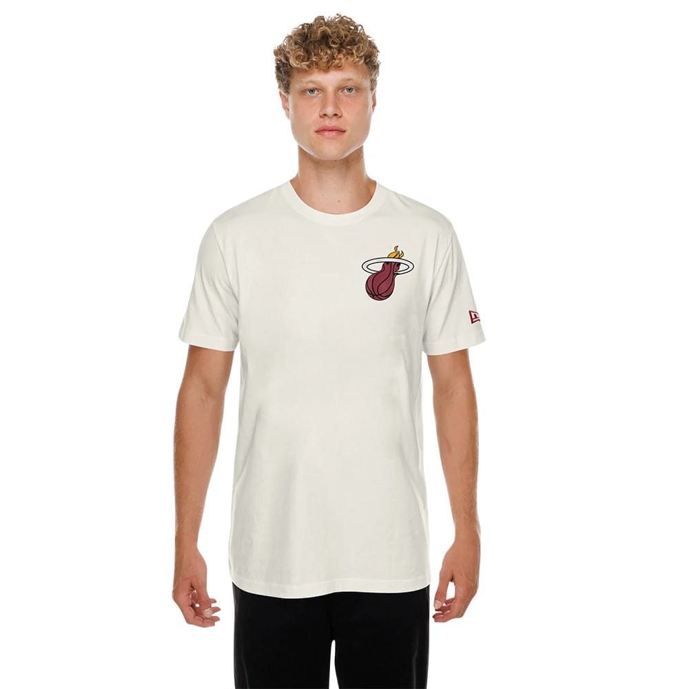 The model is wearing this NBA Hotdog Miami Heat T-Shirt in cream. 1