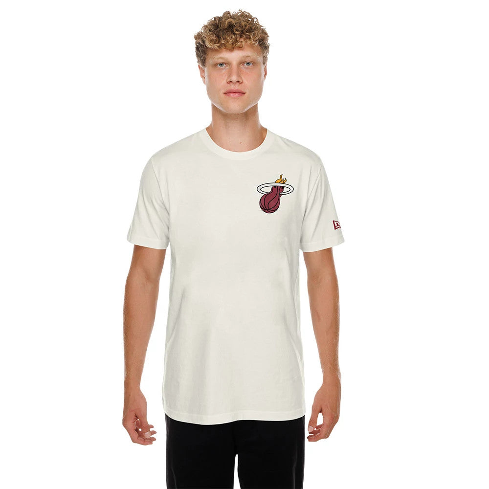 The model is wearing this NBA Hotdog Miami Heat T-Shirt in cream. 1