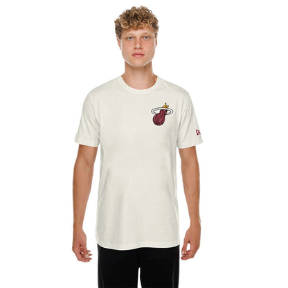 The model is wearing this NBA Hotdog Miami Heat T-Shirt in cream. 1
