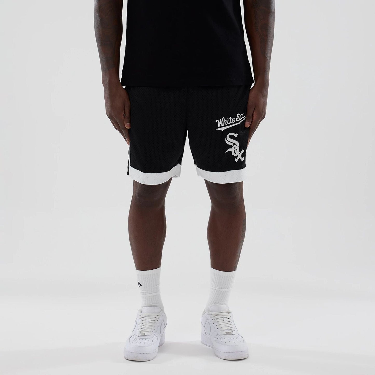 The model is wearing these MLB Chicago White Sox Mesh Shorts in black. 1