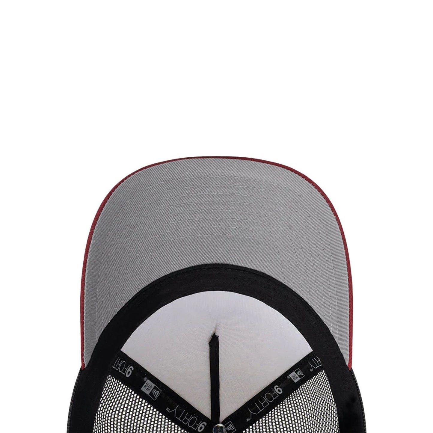 Pictured is this Liga MX Pumas Unam 9FORTY M-Crown A-Frame Trucker cap in white. 2