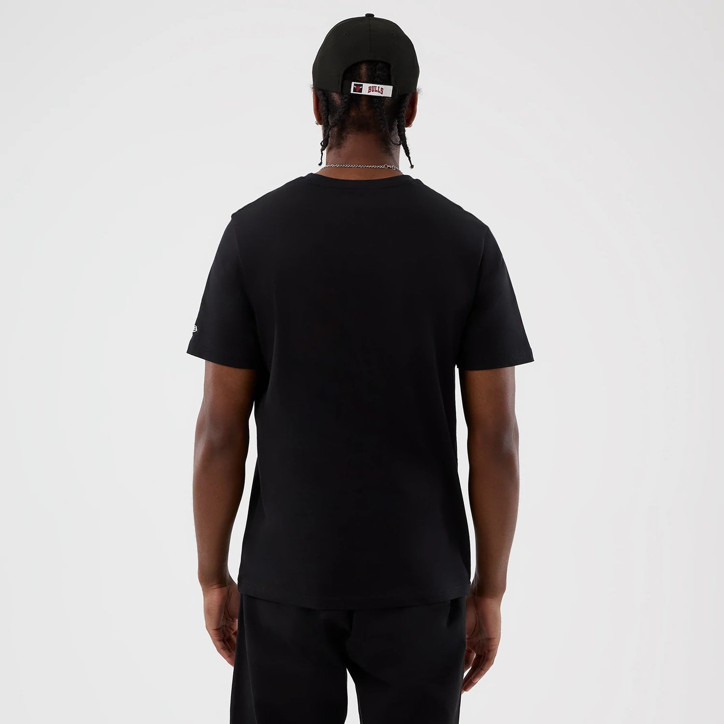 The Male model is wearing Chicago Bulls NBA Back To School Black T-Shirt 2