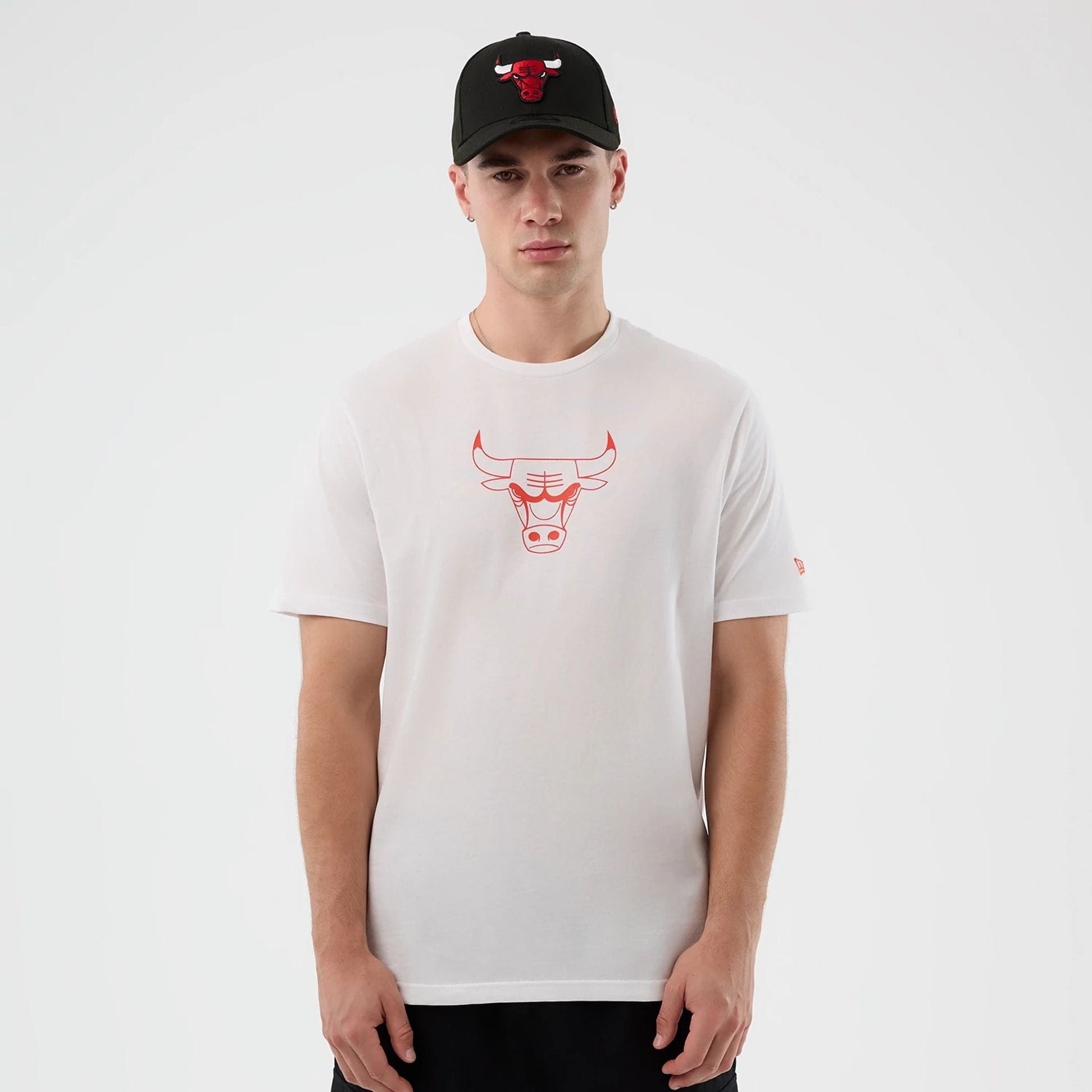 The Male model is wearing Chicago Bulls NBA Back To School White T-Shirt  1