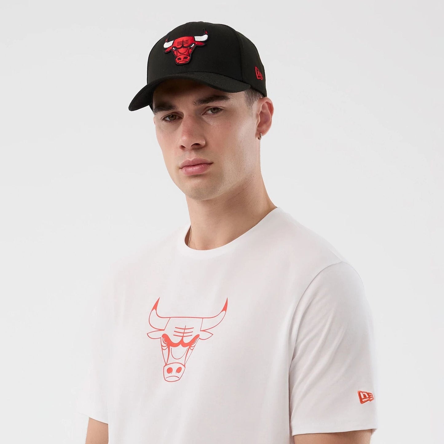 The Male model is wearing Chicago Bulls NBA Back To School White T-Shirt  6