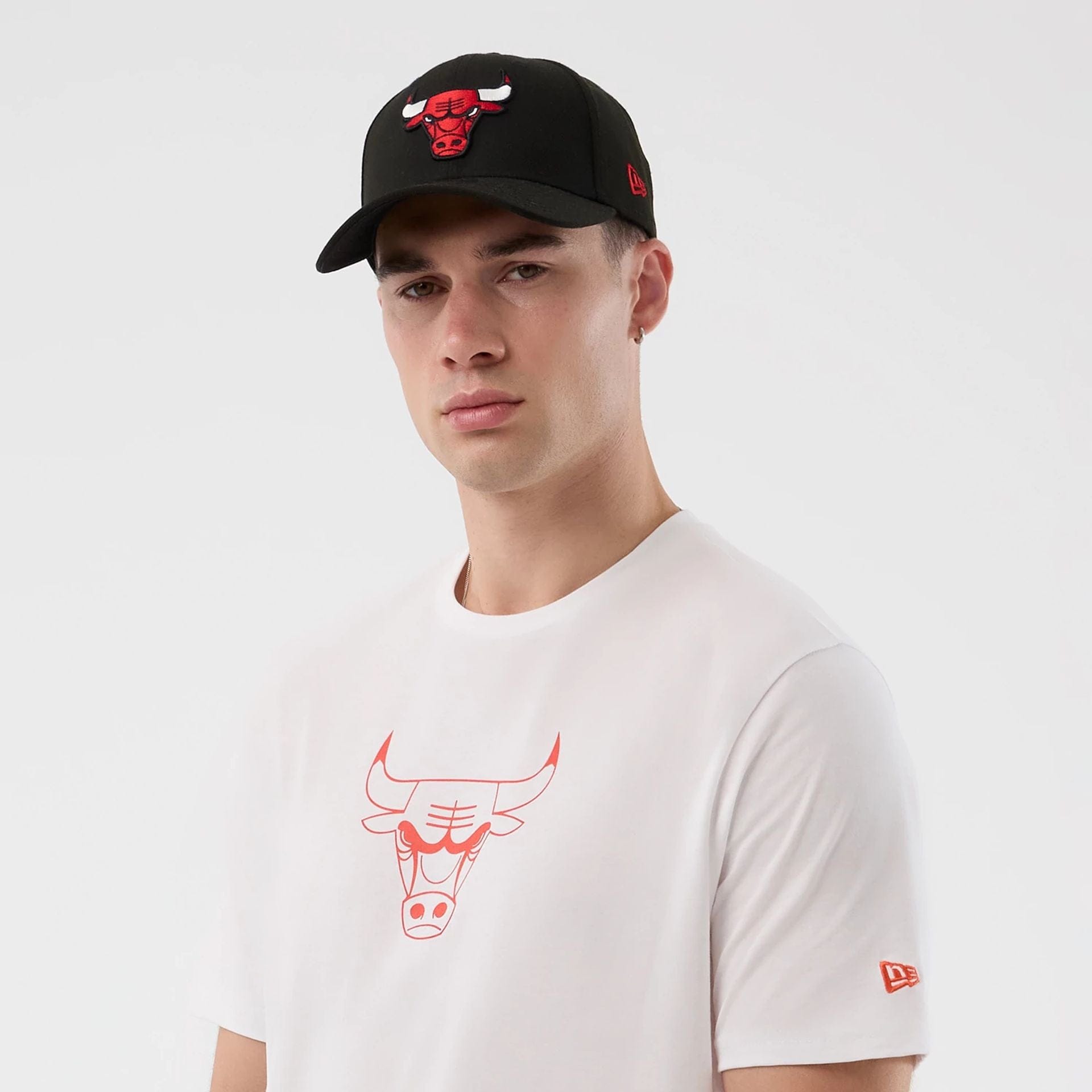 The Male model is wearing Chicago Bulls NBA Back To School White T-Shirt  6