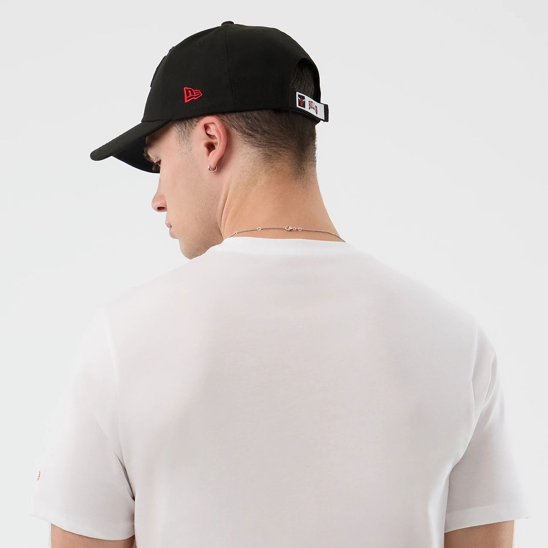 The Male model is wearing Chicago Bulls NBA Back To School White T-Shirt 7
