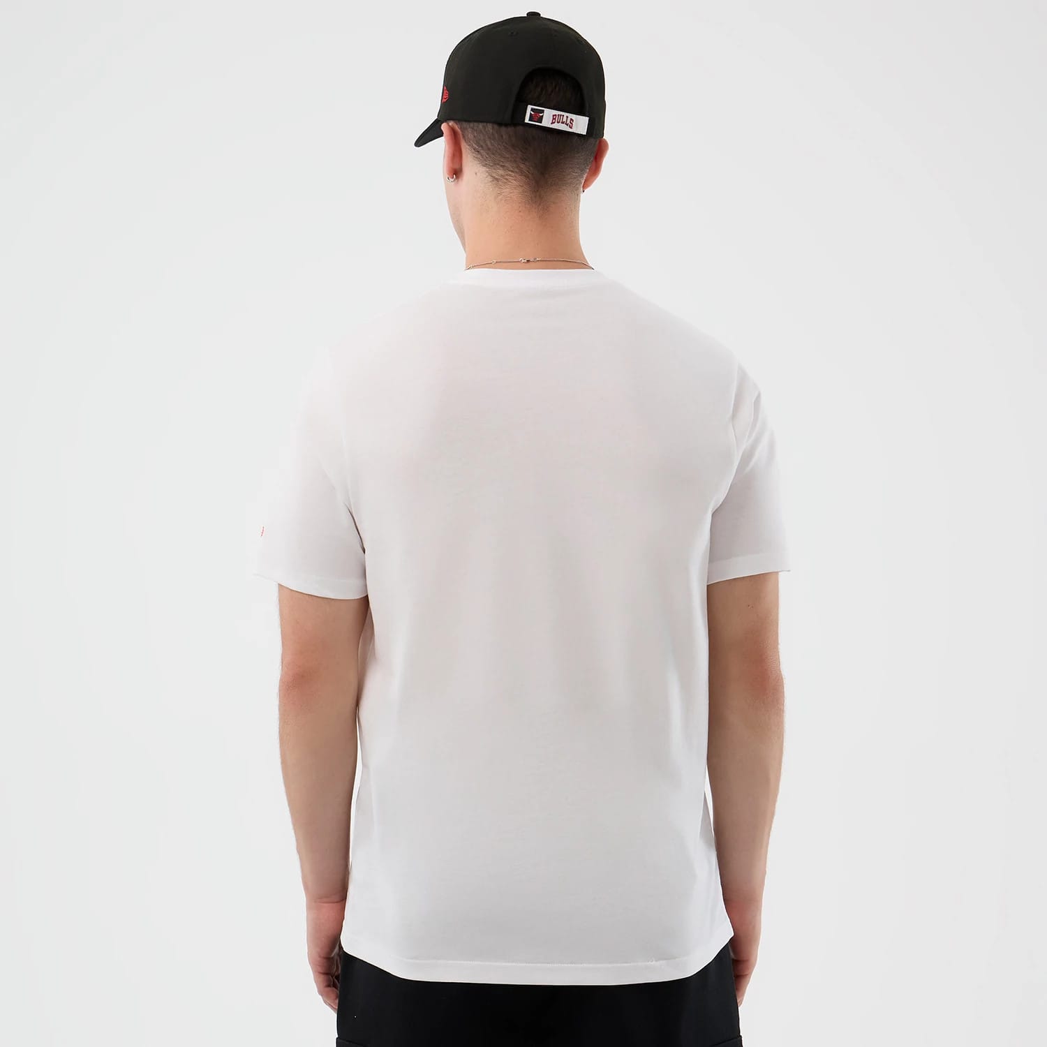 The Male model is wearing Chicago Bulls NBA Back To School White T-Shirt 2