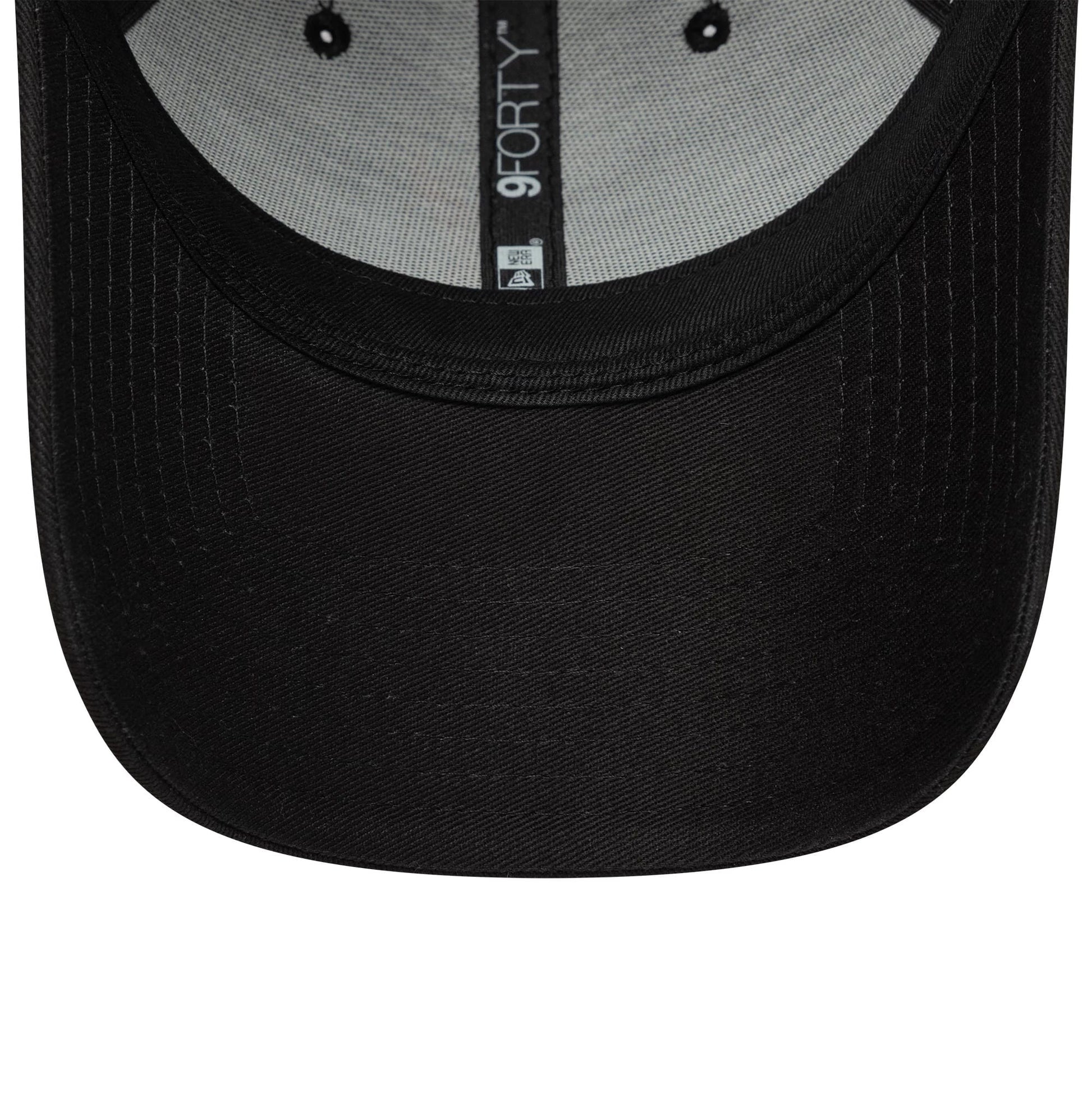 Pictured is this Core Liverpool FC 9FORTY cap in black. 5