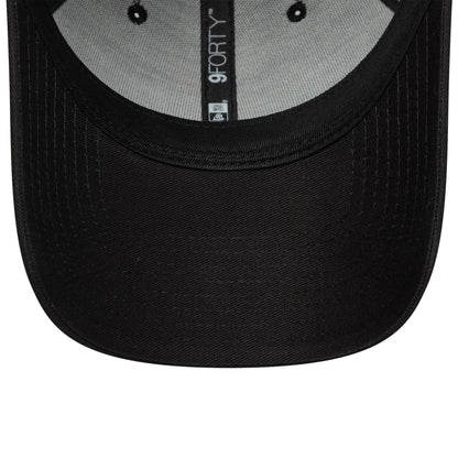 Pictured is this Core Liverpool FC 9FORTY cap in black. 5