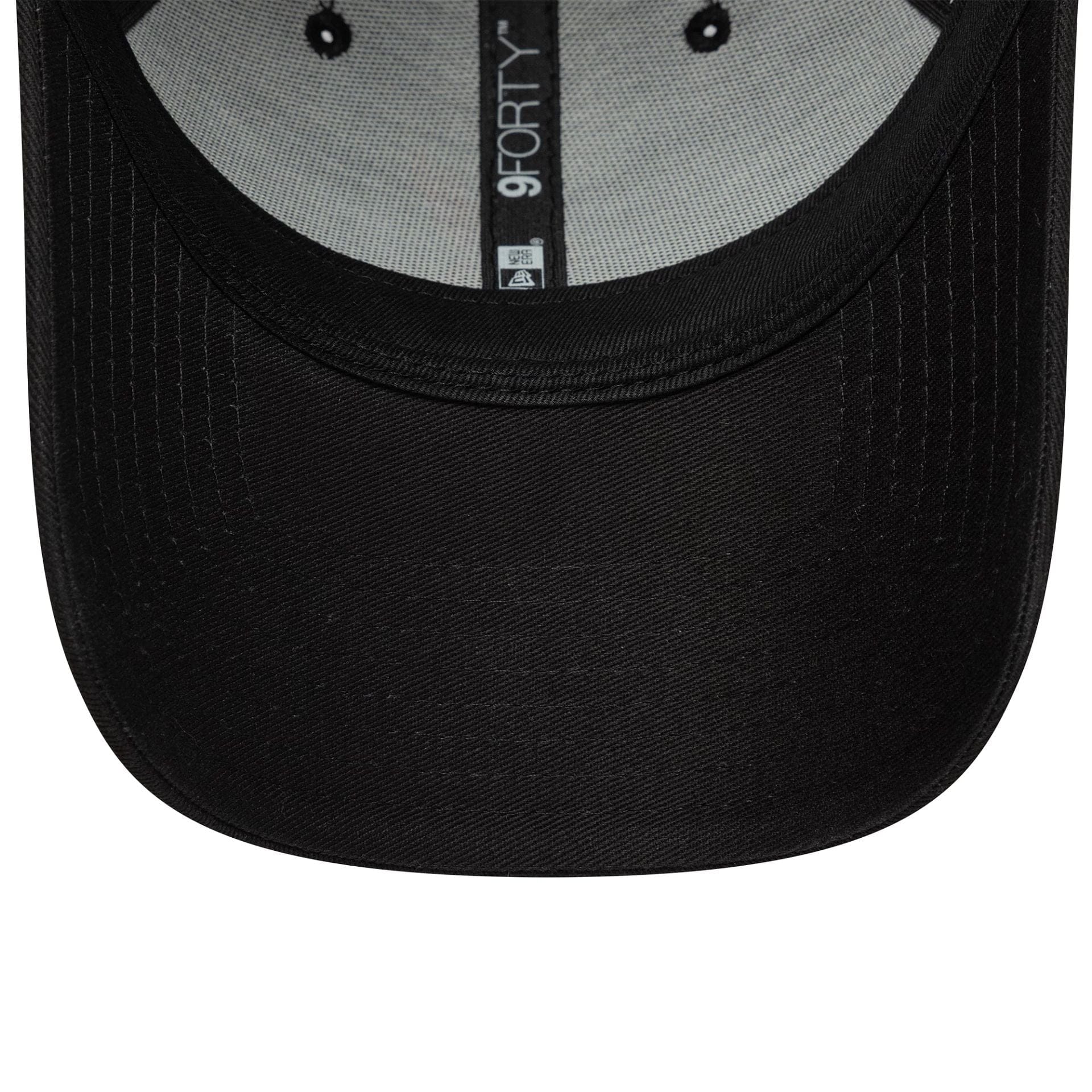 Pictured is this Core Liverpool FC 9FORTY cap in black. 5