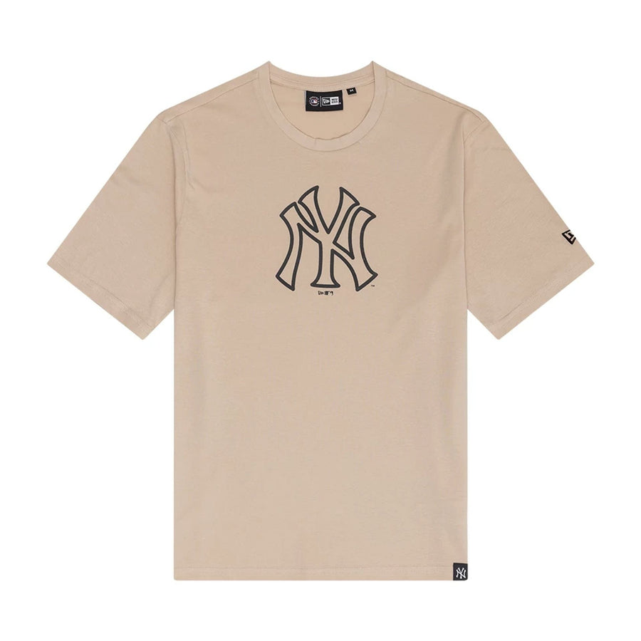 The Male model is wearing New York Yankees MLB Large Logo Graphic Light Beige T-Shirt 1