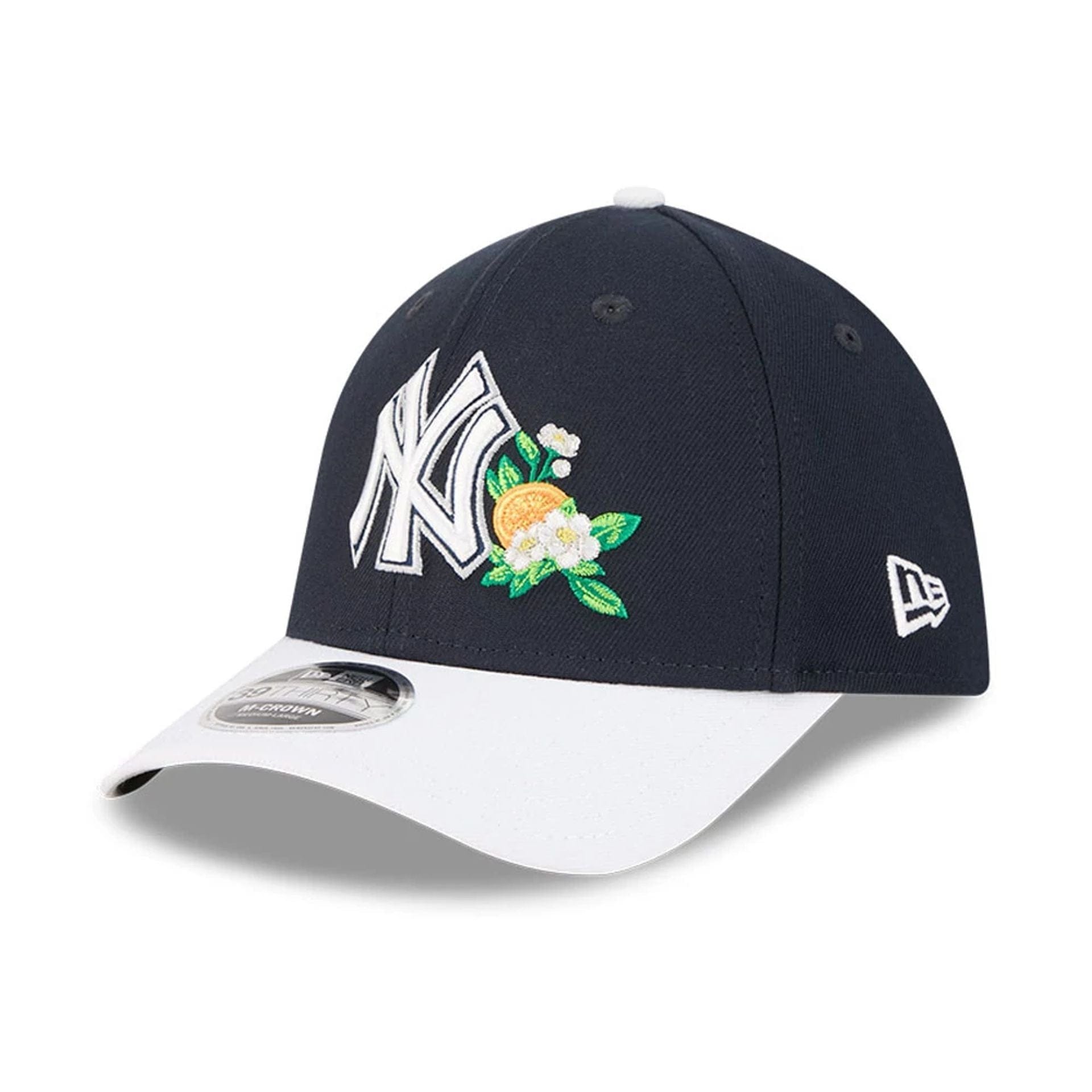 Pictured is this MLB Spring Training 2026 New York Yankees 39THIRTY M-Crown Stretch Fit cap in navy. 4