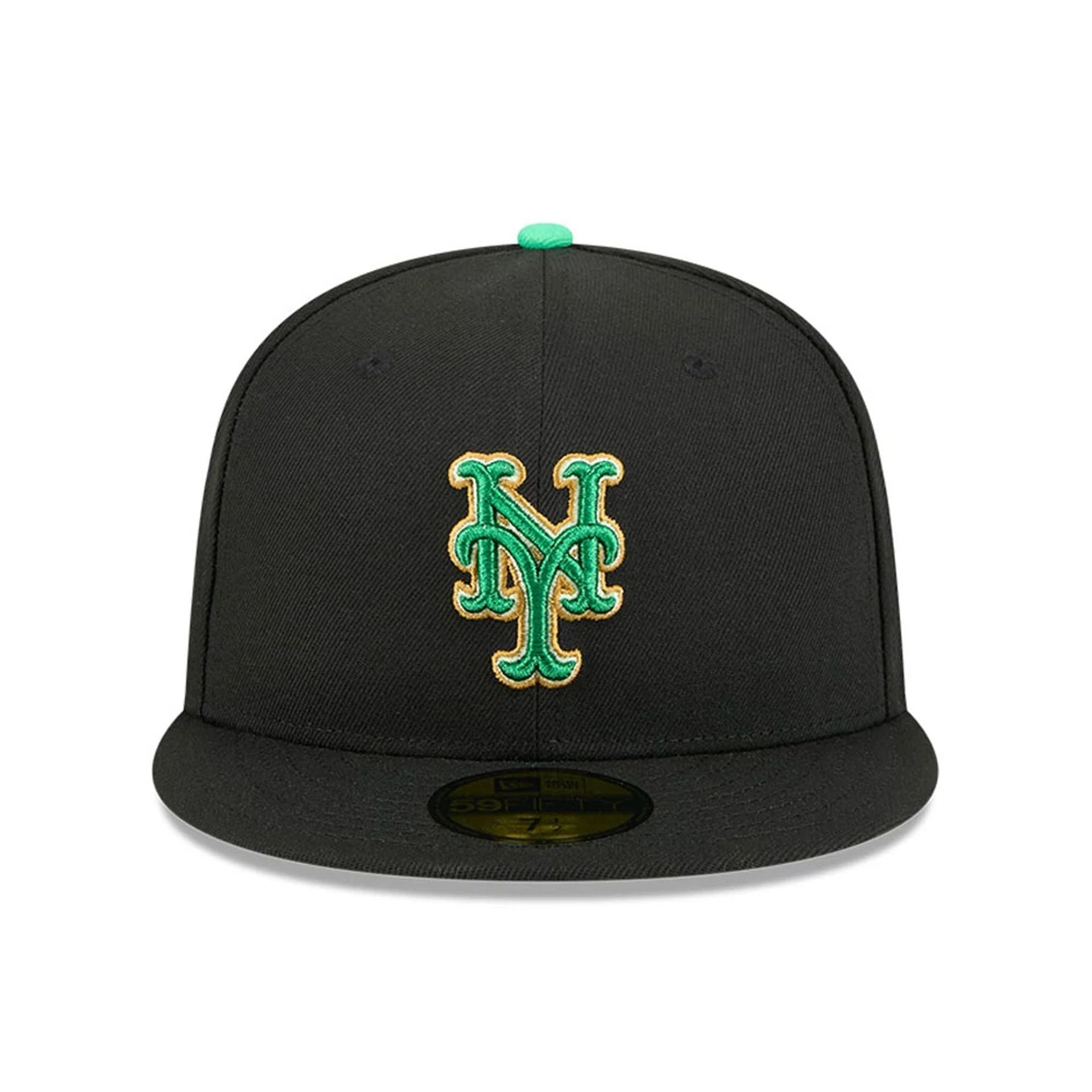 Pictured is this MLB Saint Patrick's Day New York Mets 59FIFTY Fitted cap in black. 2