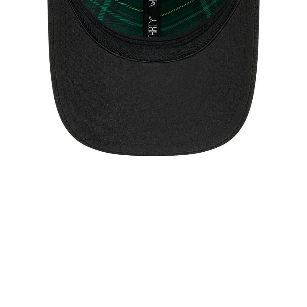 Pictured is this MLB Saint Patrick's Day Chicago White Sox 39THIRTY M-Crown A-Frame Stretch Fit cap in black. 7