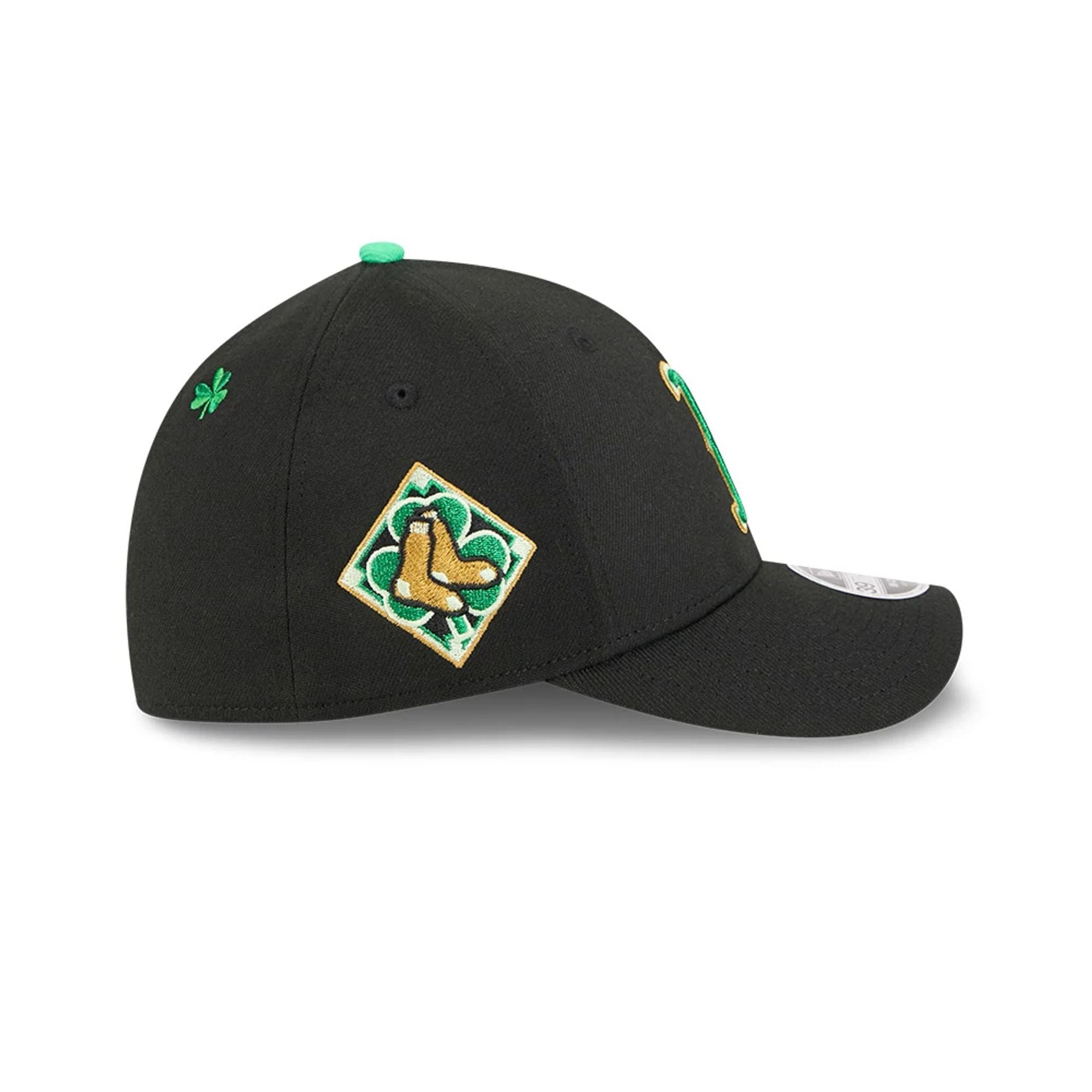 Pictured is this MLB Saint Patrick's Day Boston Red Sox 39THIRTY M-Crown A-Frame Stretch Fit cap in black. 5